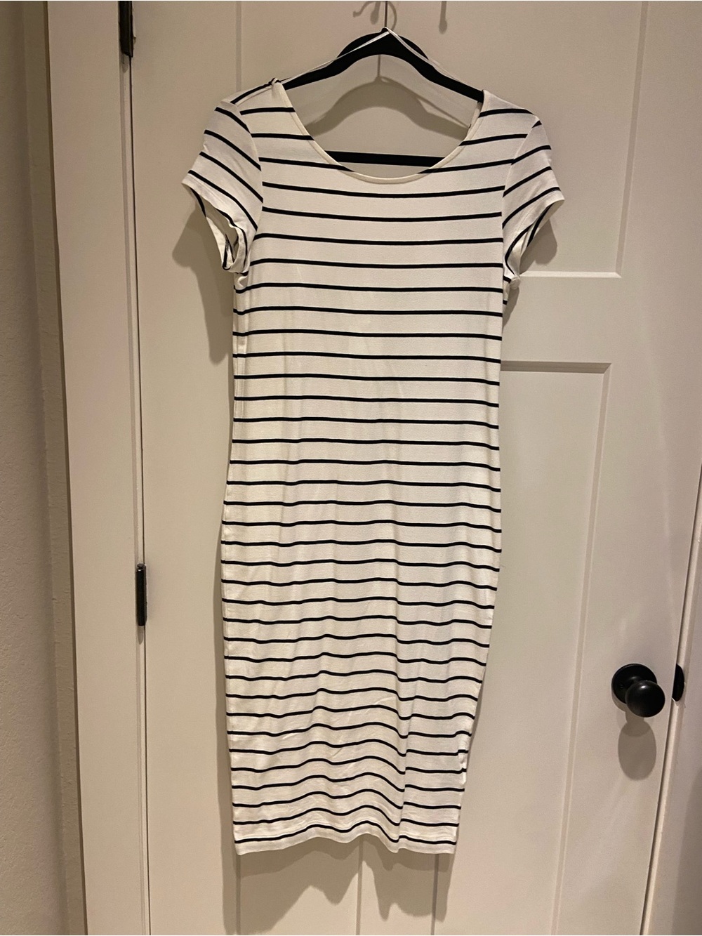 H&M Women's White and Black Striped BodyCon Short Sleeve Midi Dress